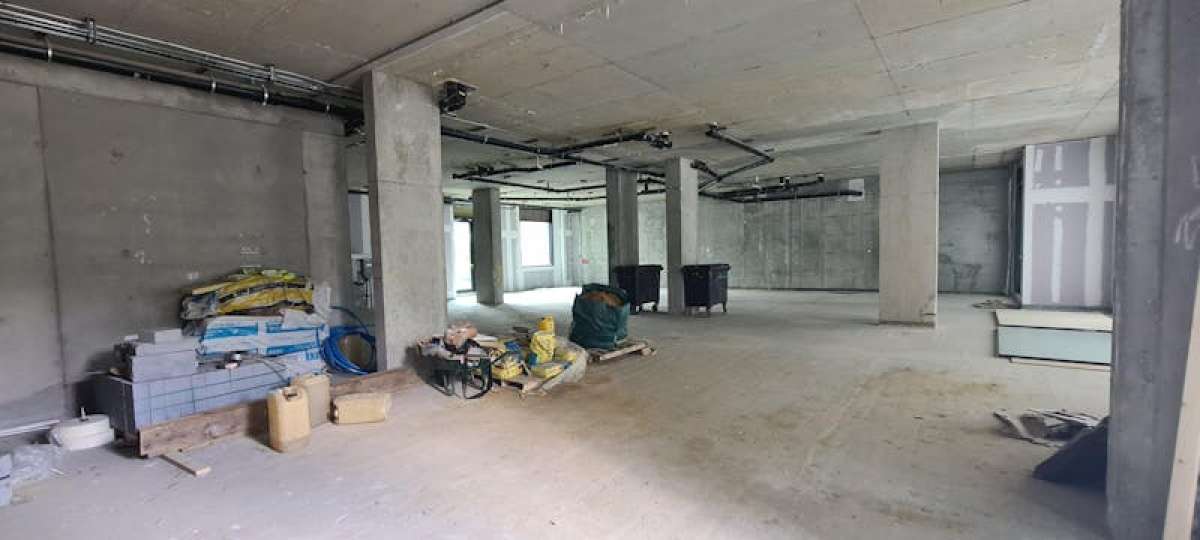 Retail/Shop in Woking - photo 3