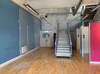 Retail/Shop in Livingston - photo 3