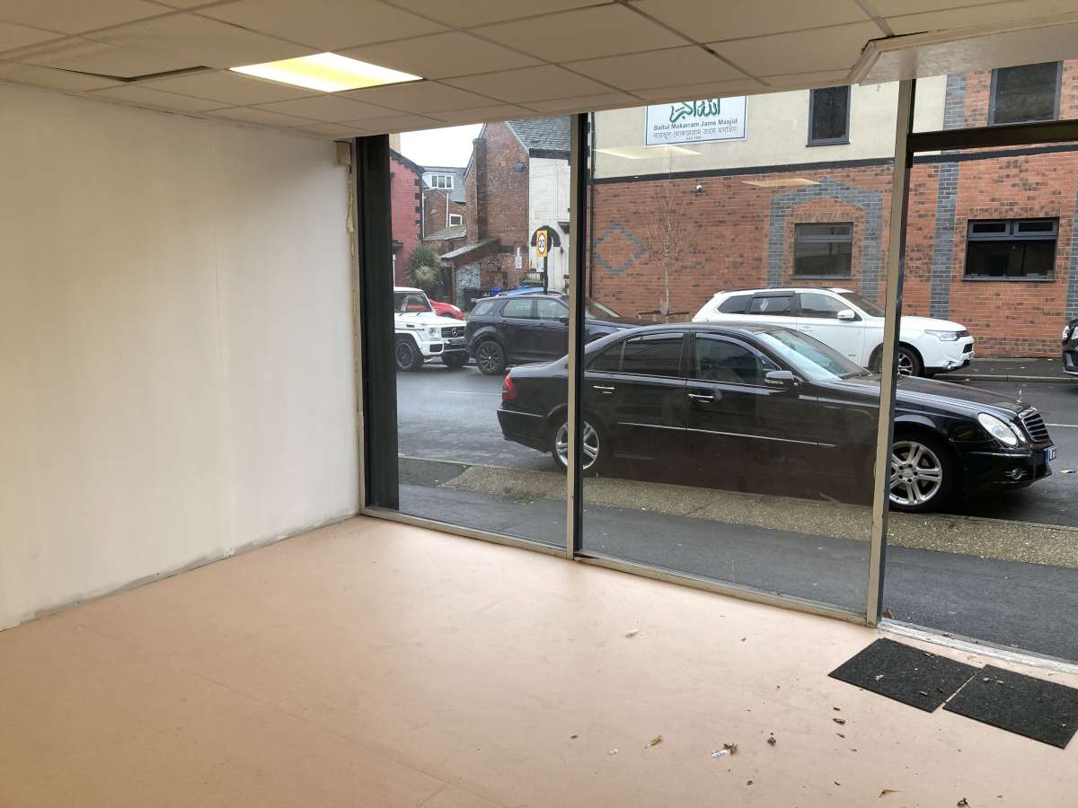 Retail/Shop in Sheffield - photo 3