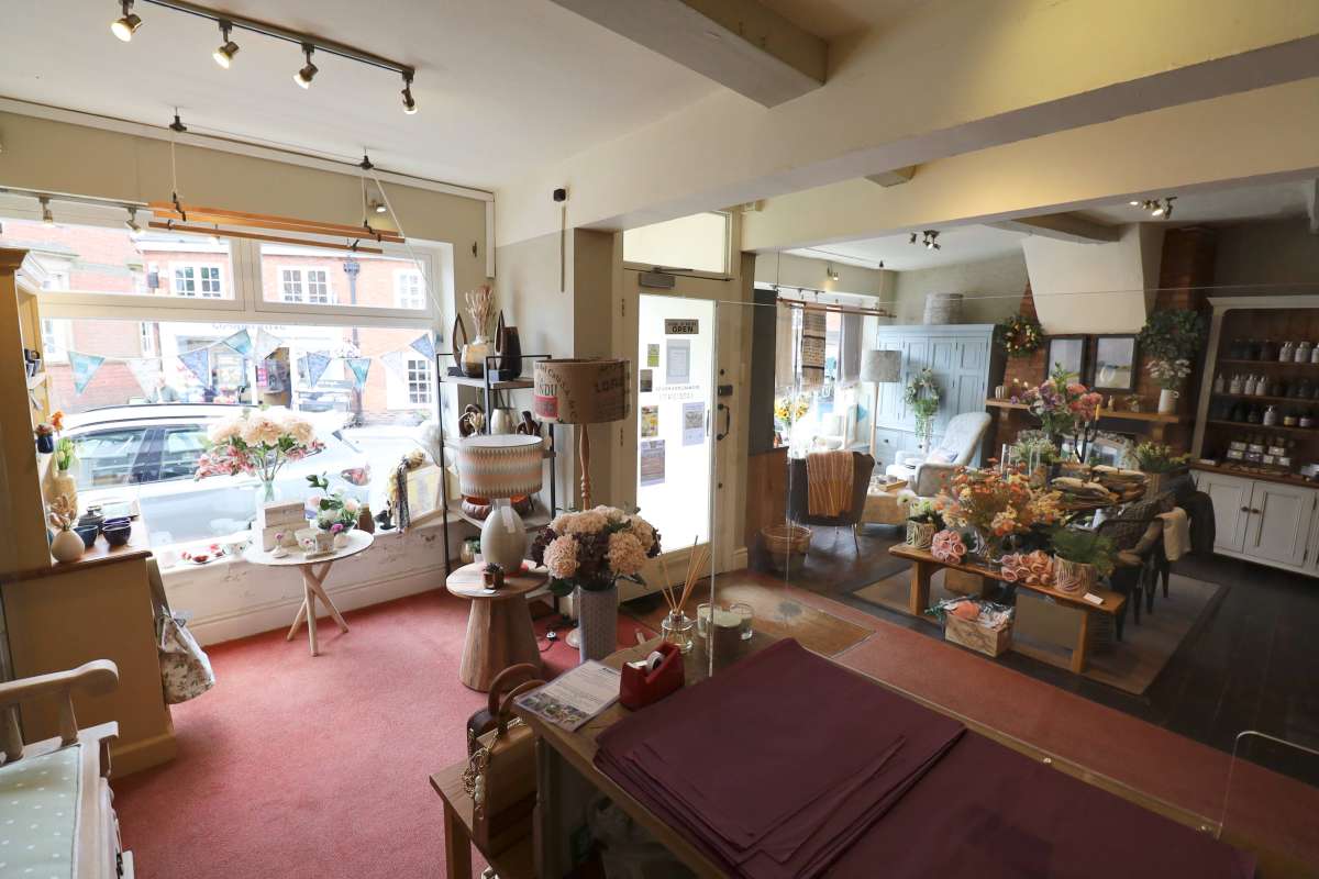 Retail/Shop in Nuneaton - photo 2