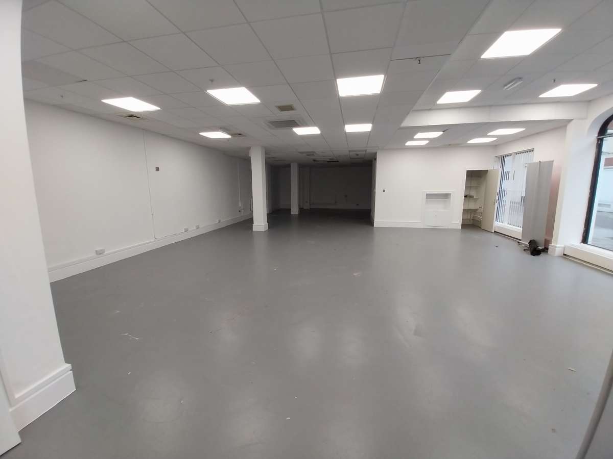 Retail/Shop in Lincoln - photo 2