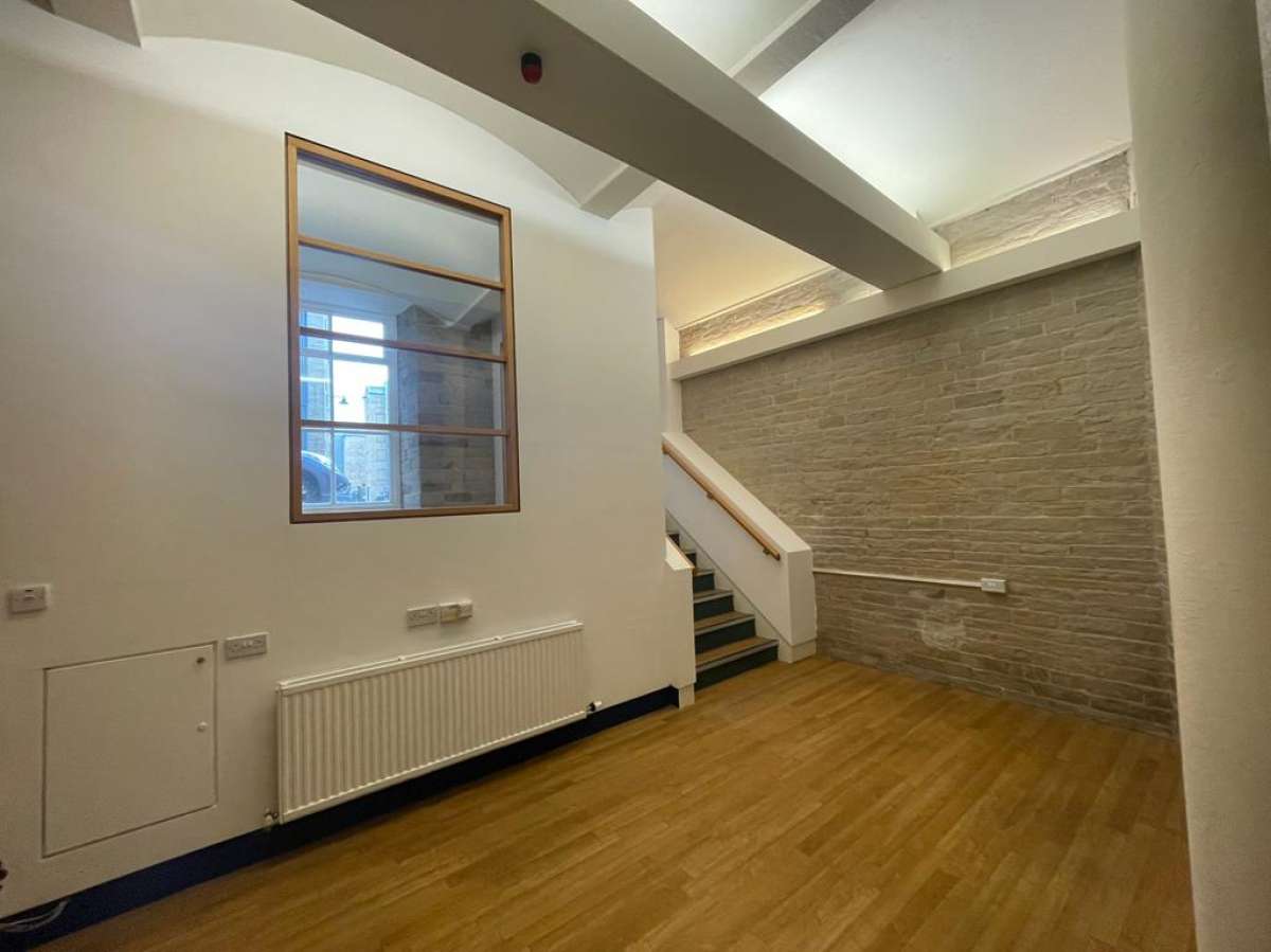 Retail/Shop in Halifax - photo 2