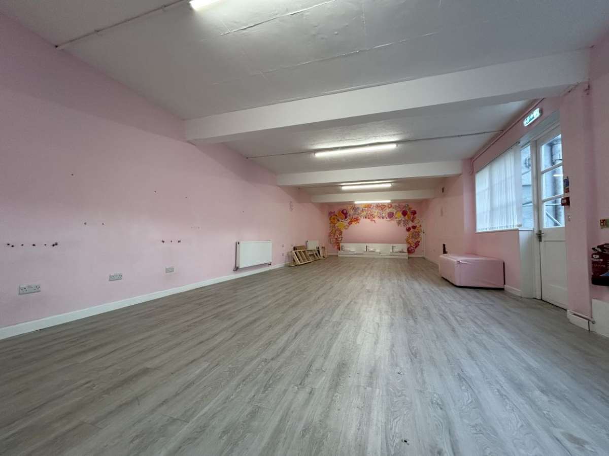 Retail/Shop in Plymouth - photo 3