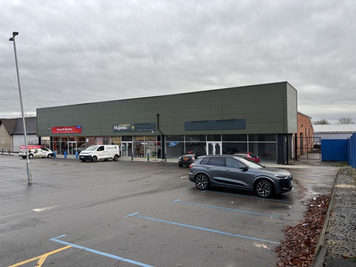 Retail/Shop in Lincoln - photo 2