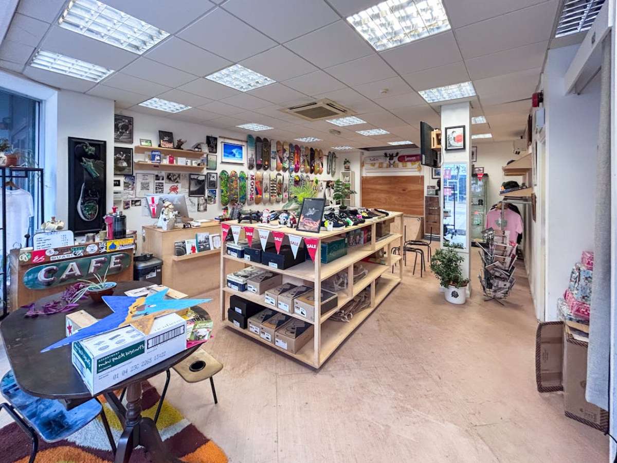 Retail/Shop in Bournemouth - photo 2