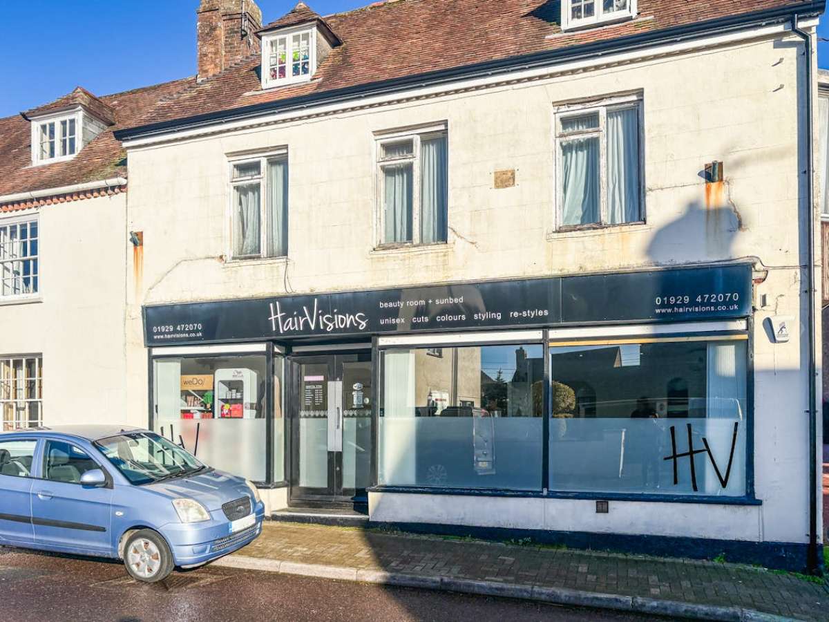 Retail in Bere Regis