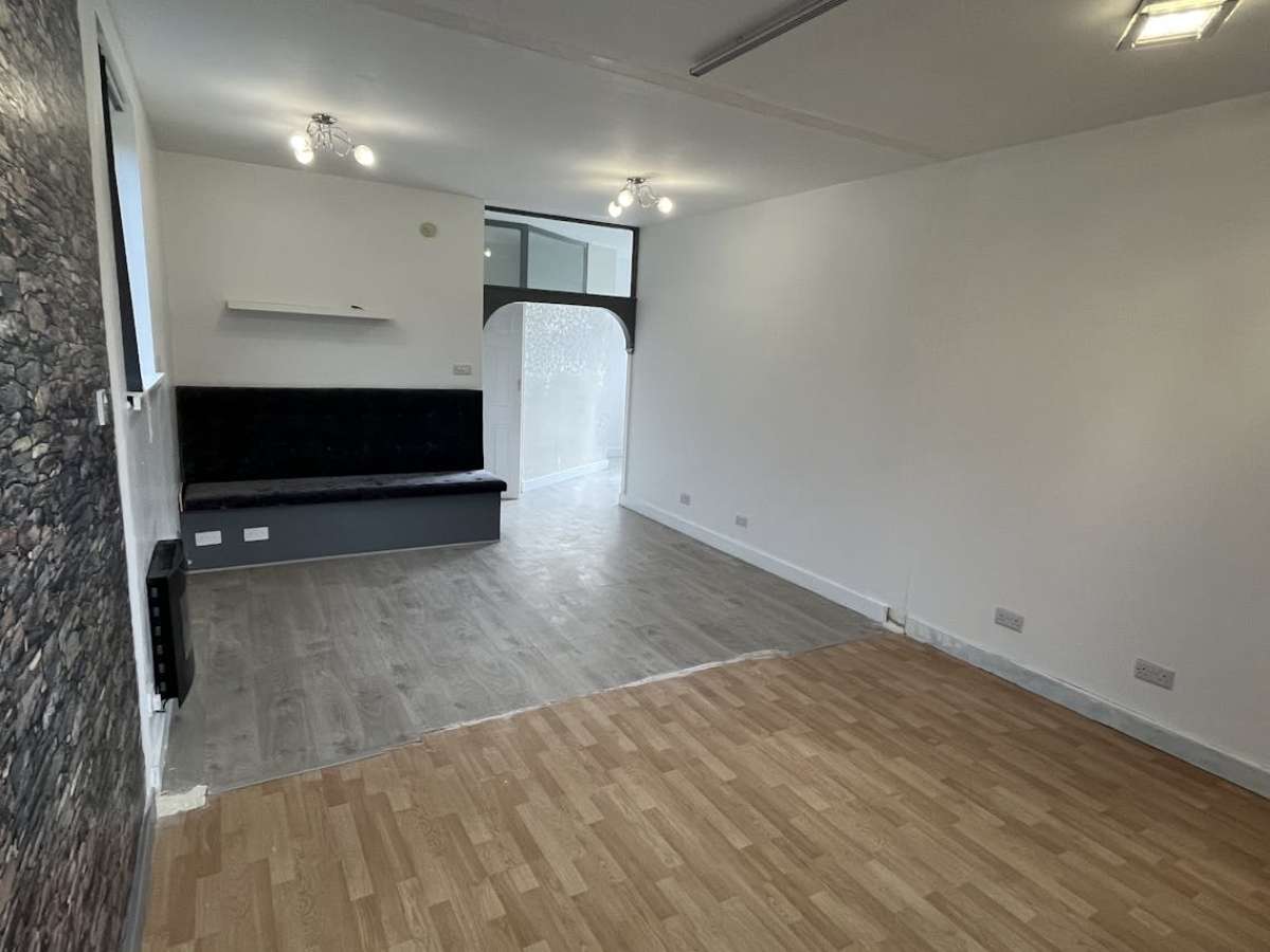 Retail/Shop in Stanmore - photo 3