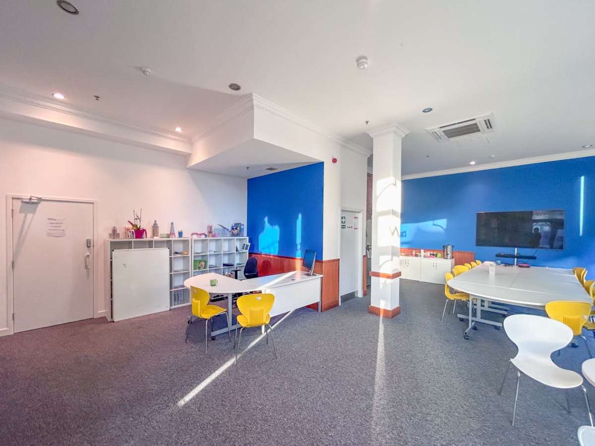 Retail/Shop in Bournemouth - photo 4