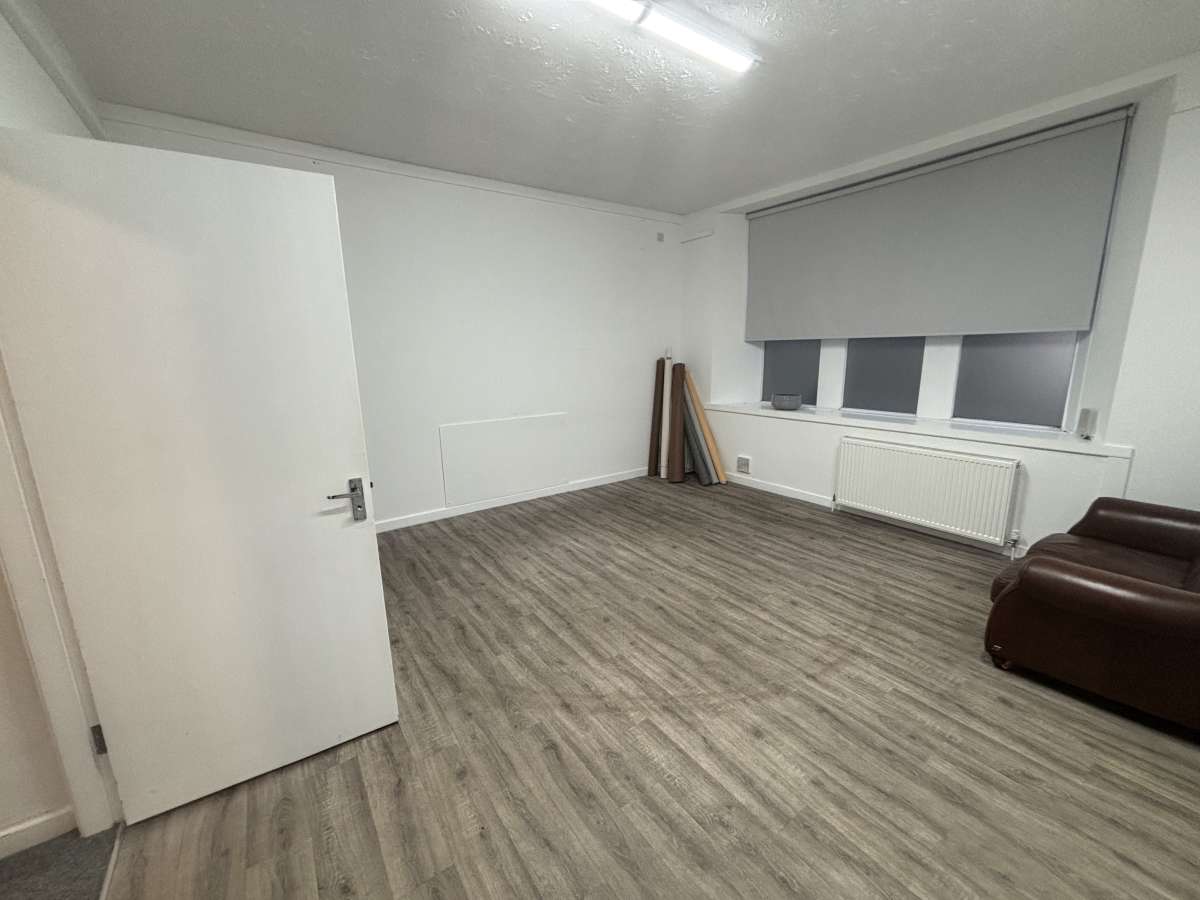 Retail/Shop in Kilmarnock - photo 4