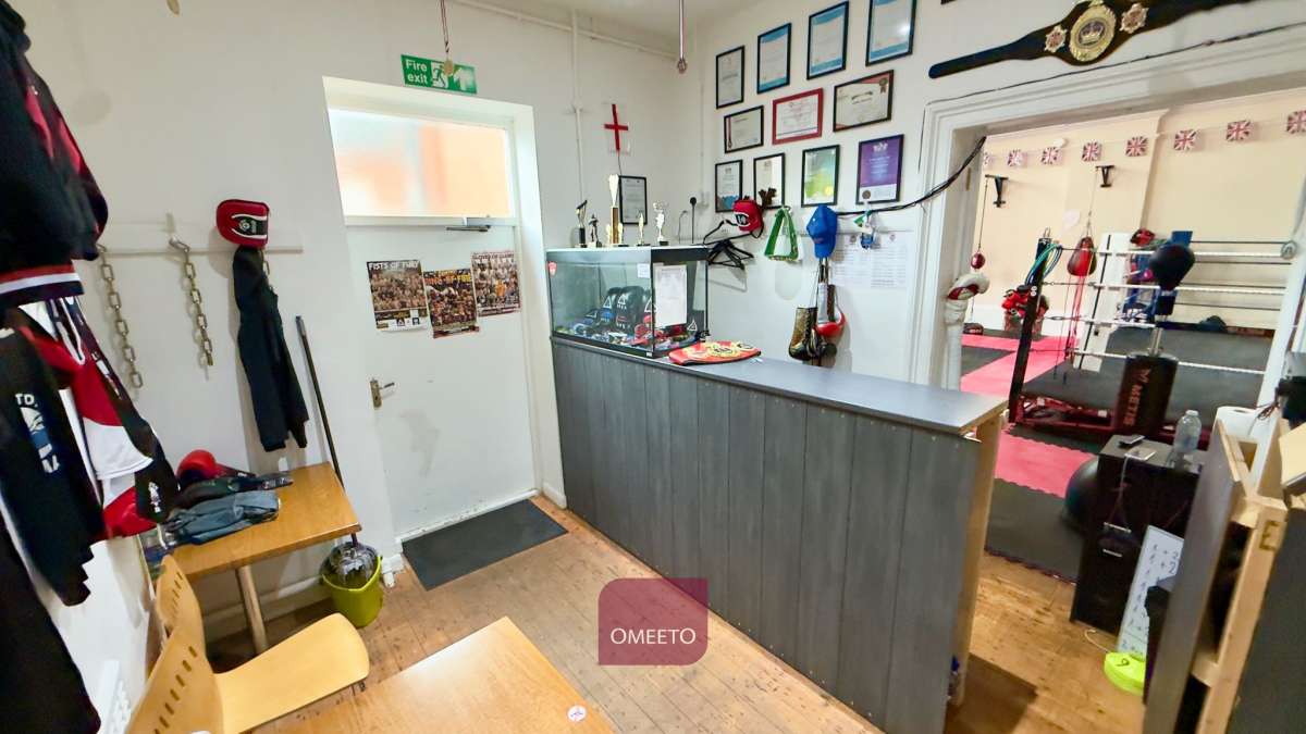 Retail/Shop in Burton On Trent - photo 4