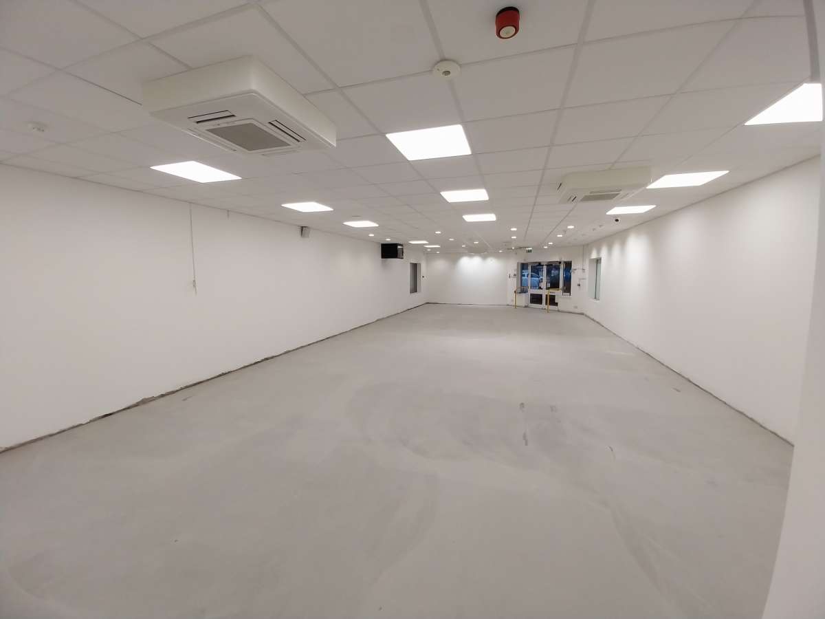 Retail/Shop in Lincoln - photo 2