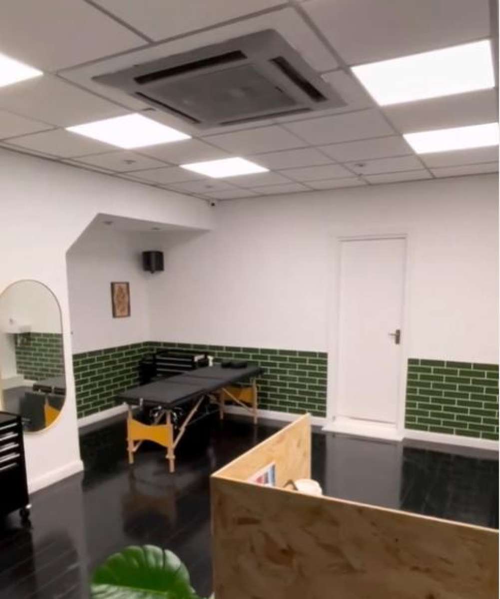 Retail/Shop in Hinckley - photo 2