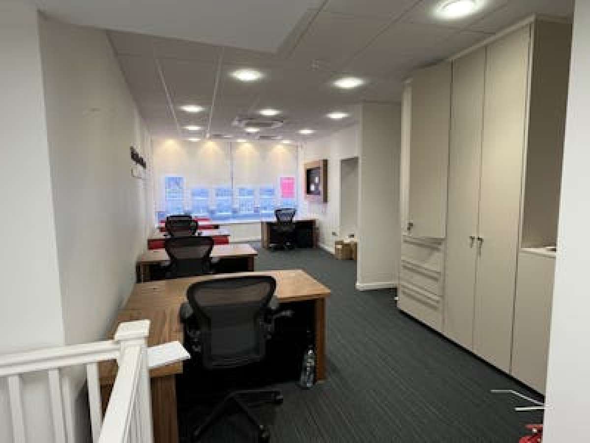 Retail/Shop in Camberwell - photo 4