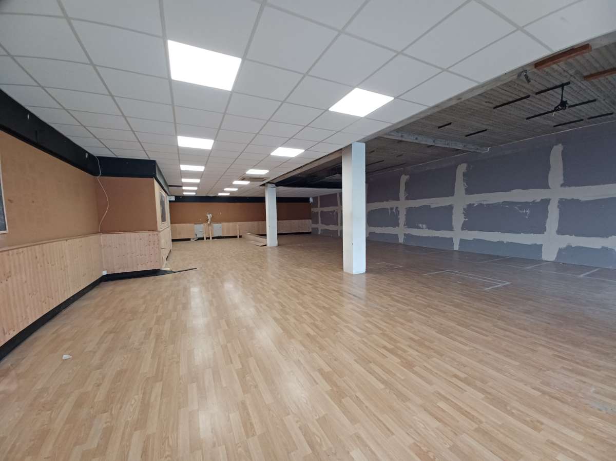 Retail/Shop in Plymouth - photo 2