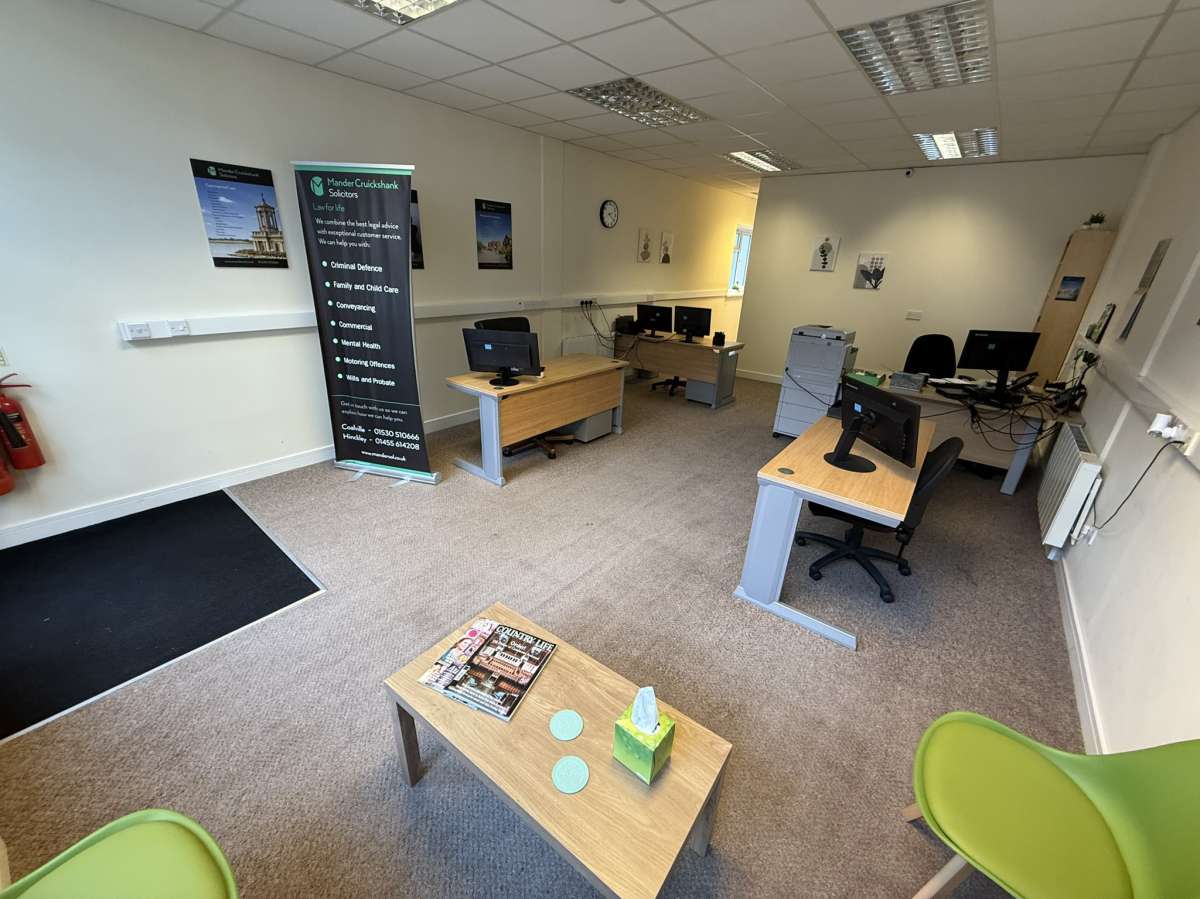 Retail/Shop in Hinckley - photo 3