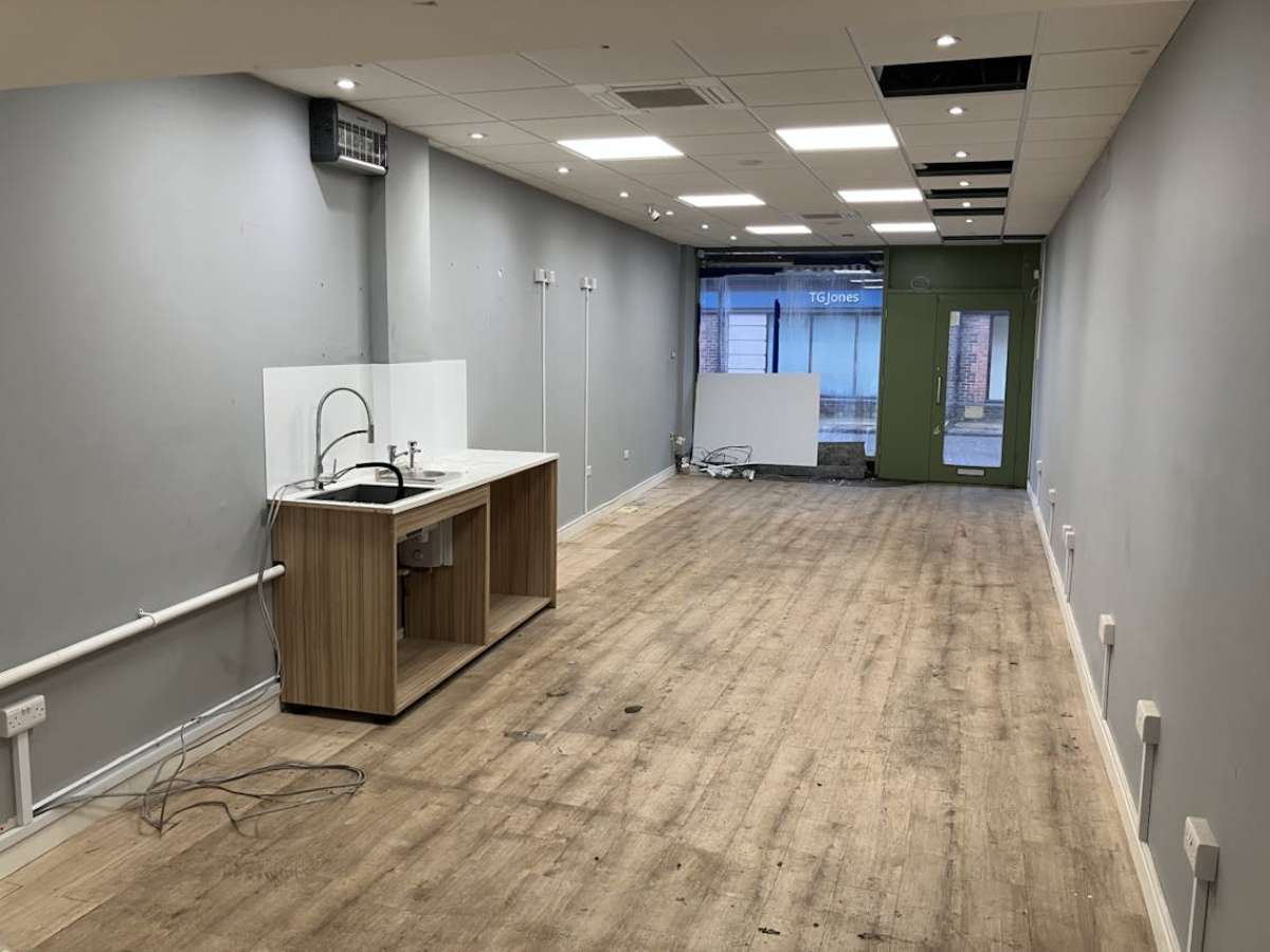 Retail/Shop in Winchester - photo 2