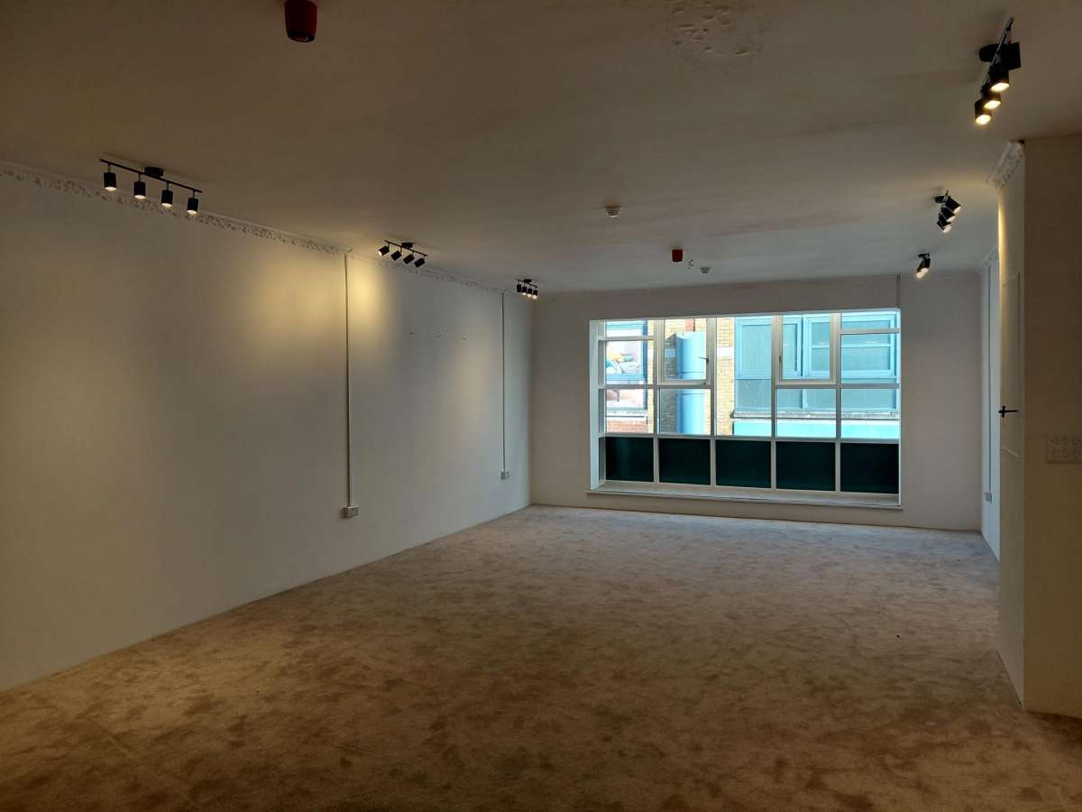 Retail/Shop in Crawley - photo 3