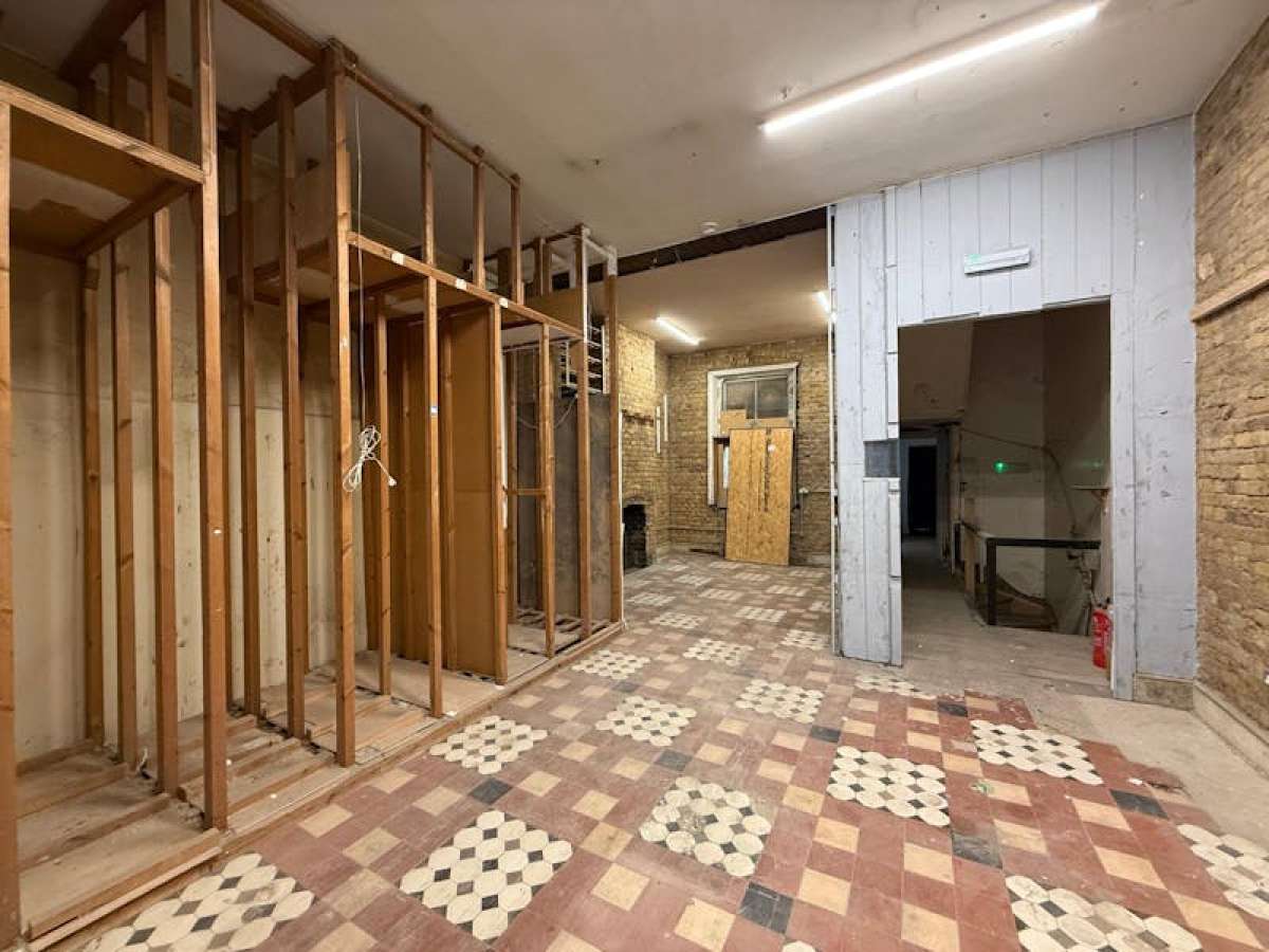 Retail/Shop in Stoke Newington - photo 4