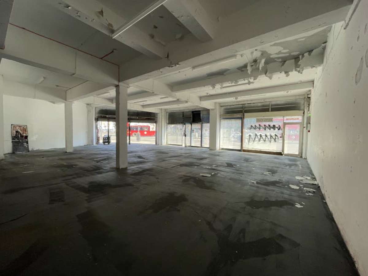 Retail/Shop in Holloway - photo 2