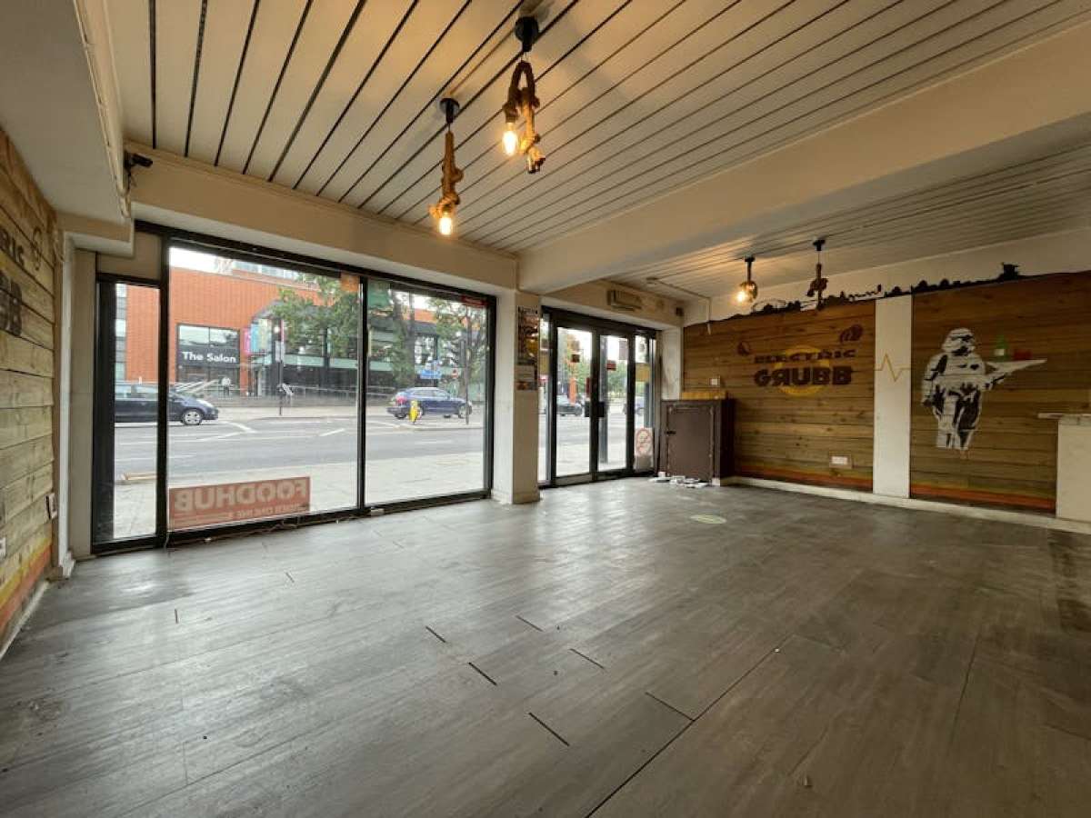 Retail/Shop in London - photo 2