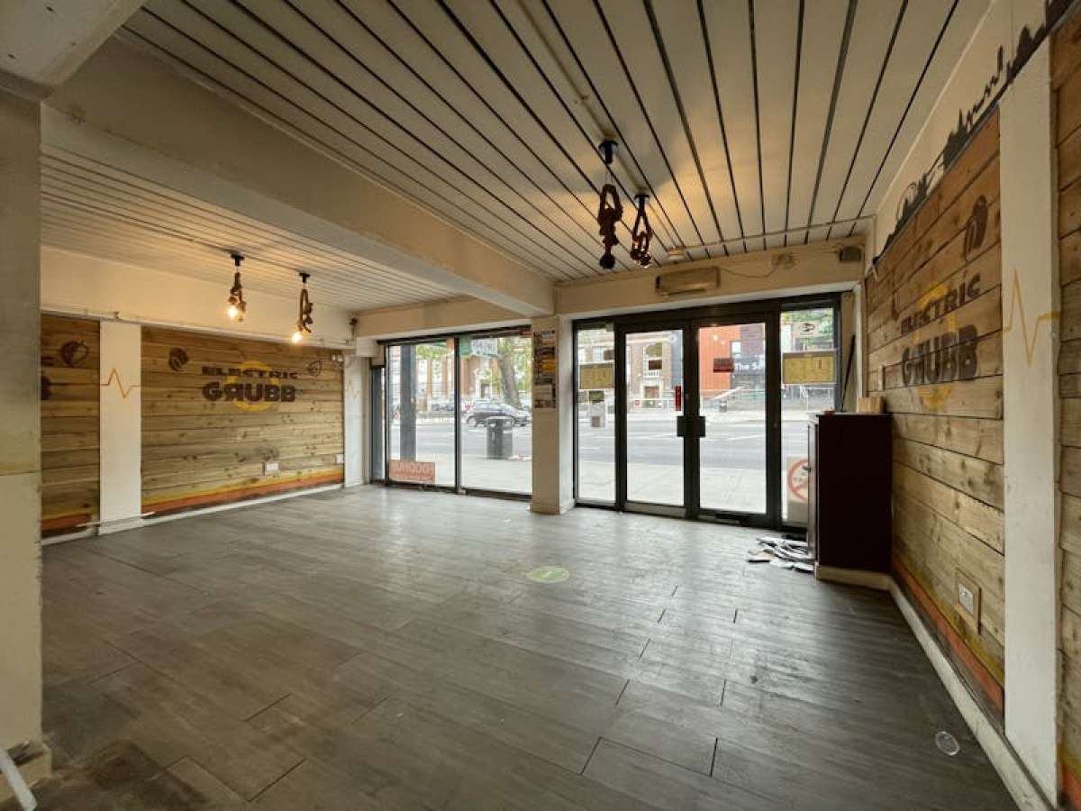 Retail/Shop in London - photo 3