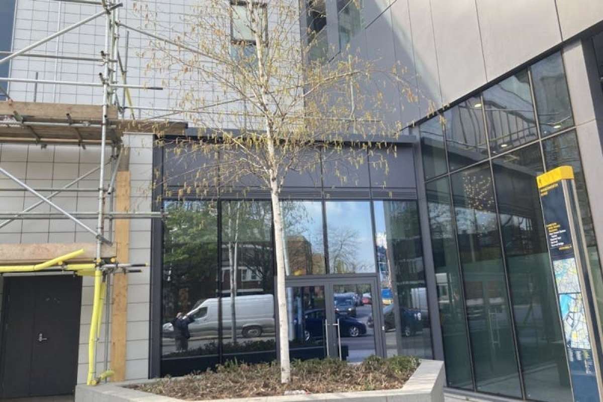 Retail/Shop in London - photo 4