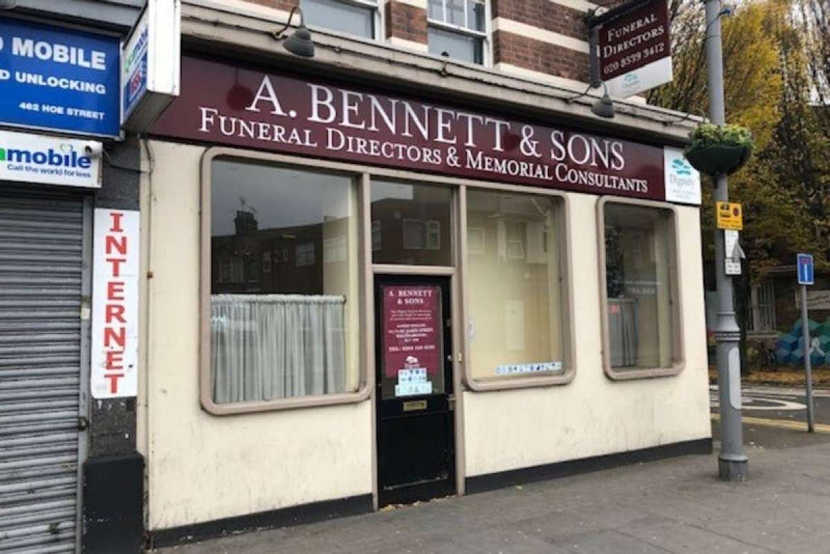 Retail/Shop in London - photo 3