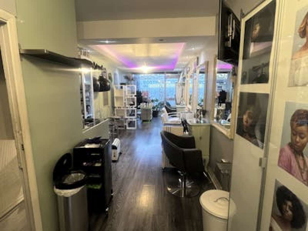 Retail/Shop in Beckenham - photo 2