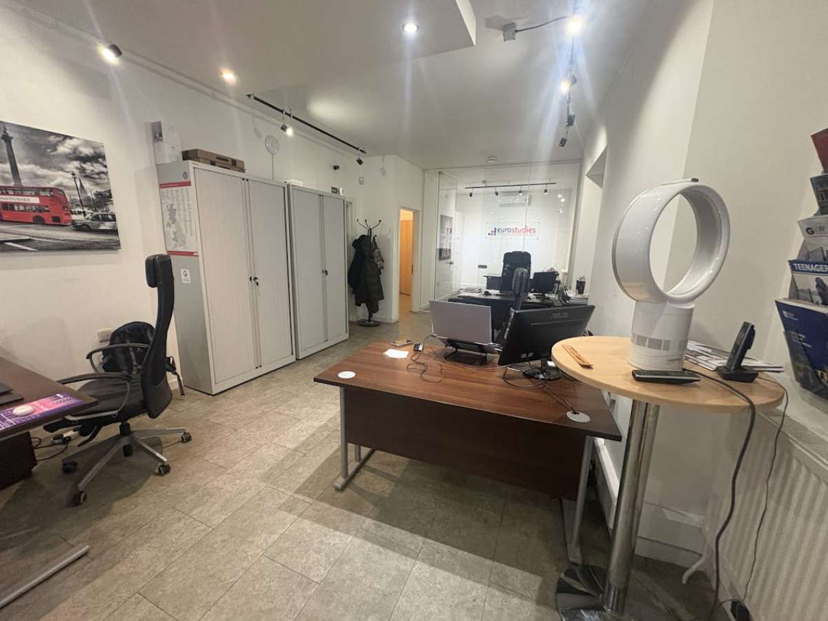 Retail/Shop in Bournemouth - photo 4