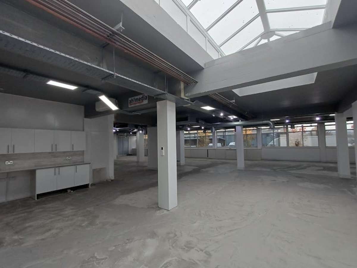 Retail/Shop in Crawley - photo 4