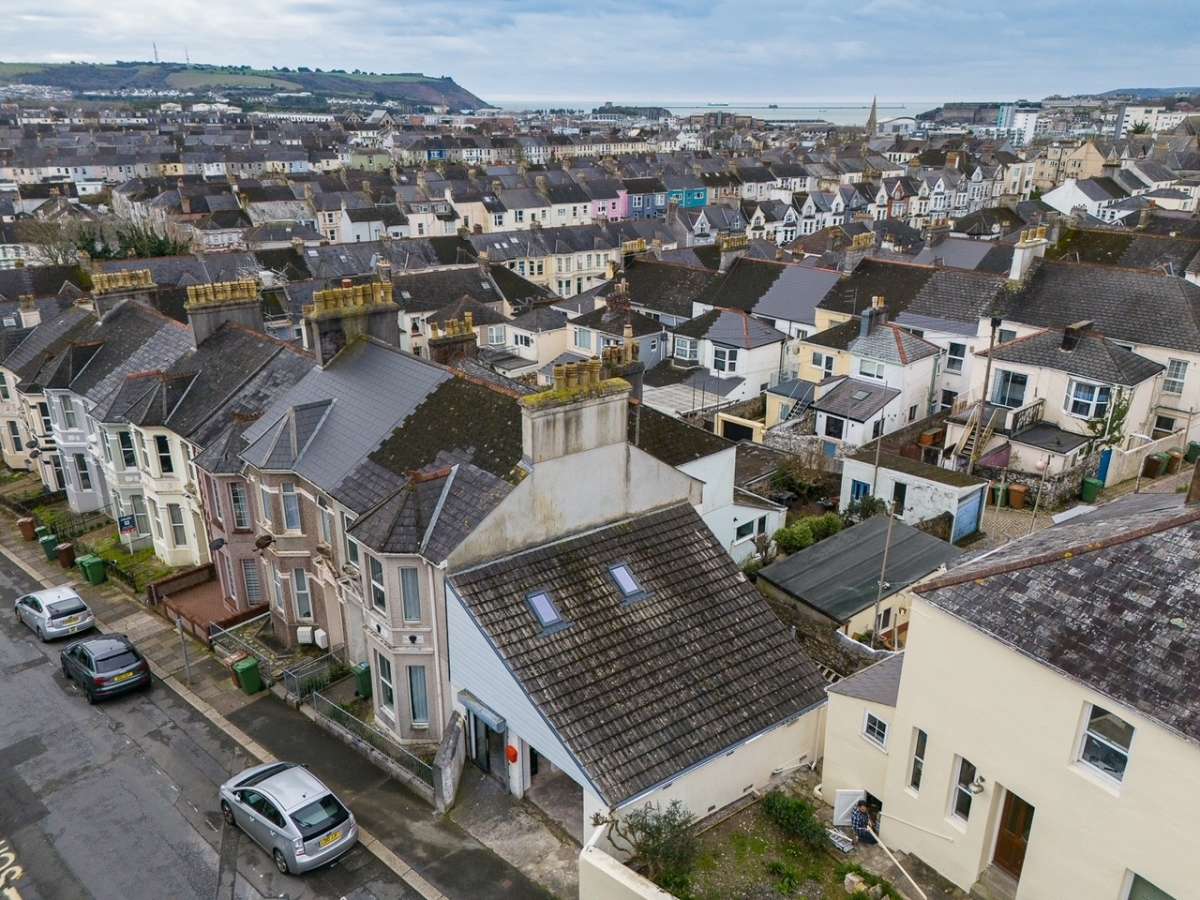 Retail/Shop in Plymouth - photo 2