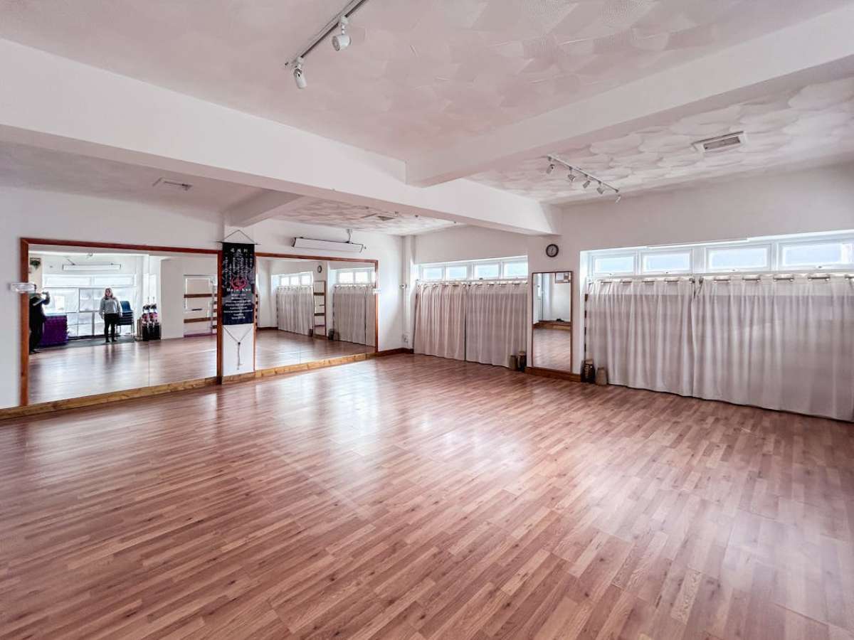 Retail/Shop in Bournemouth - photo 4