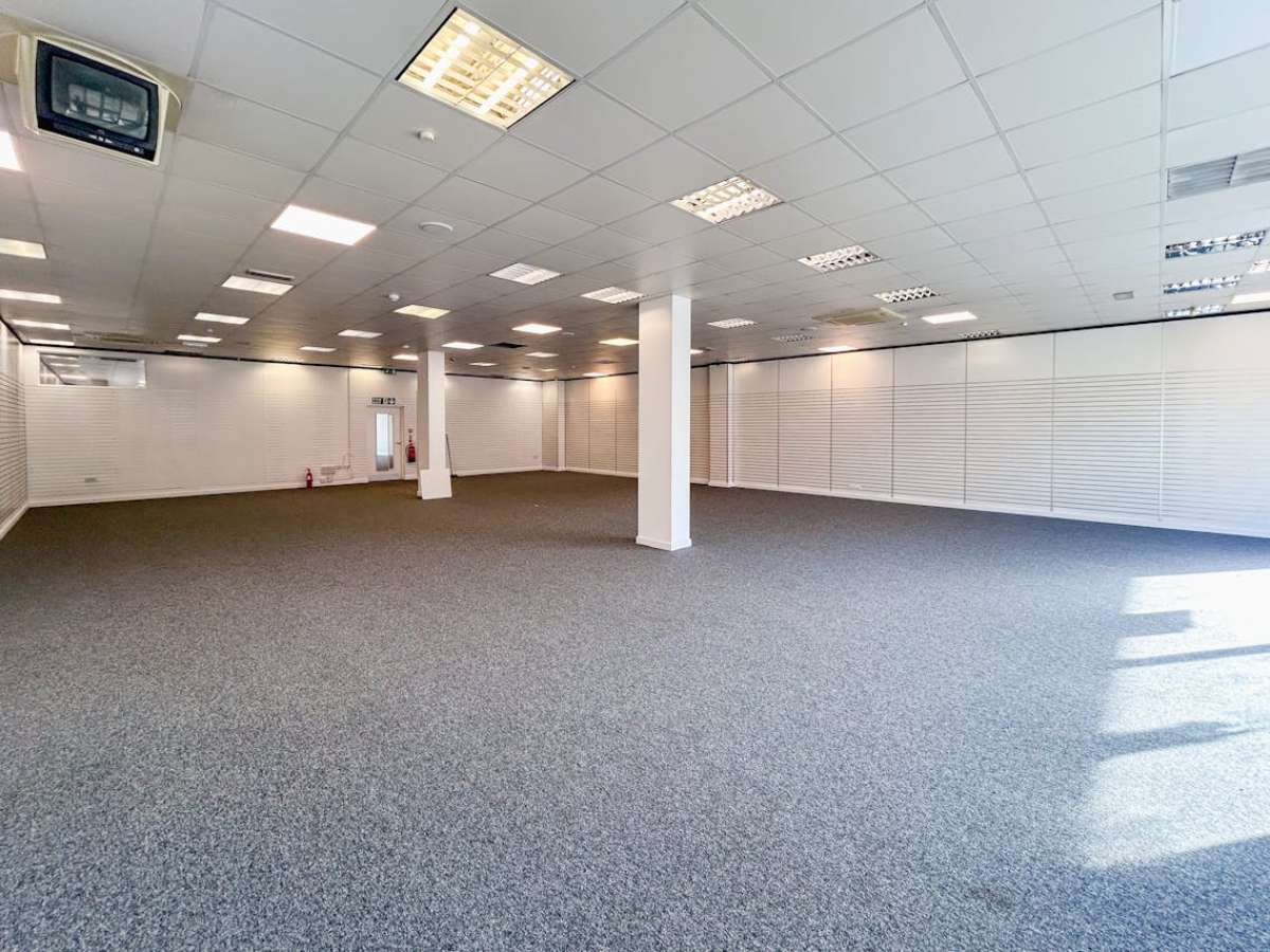 Retail/Shop in Bournemouth - photo 3