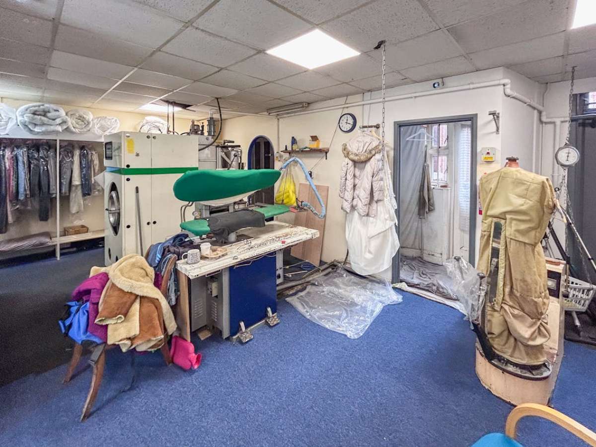 Retail/Shop in Bournemouth - photo 4