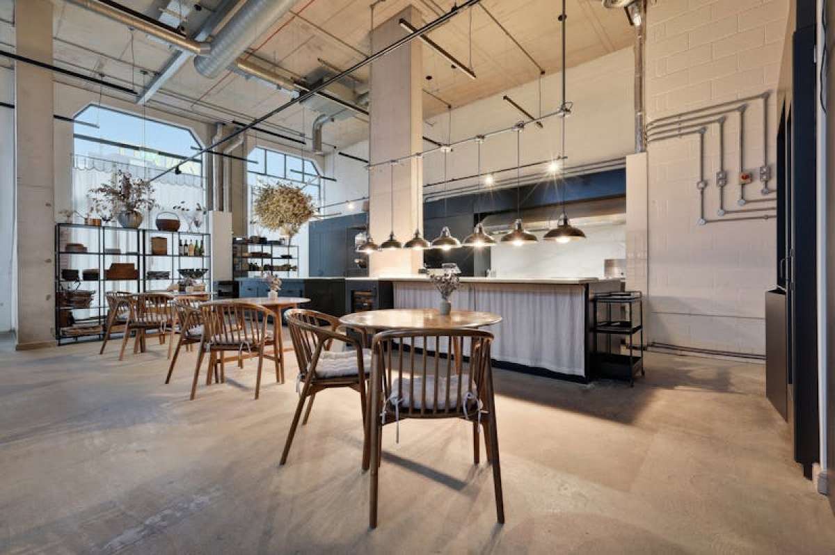 Retail/Shop in London - photo 3