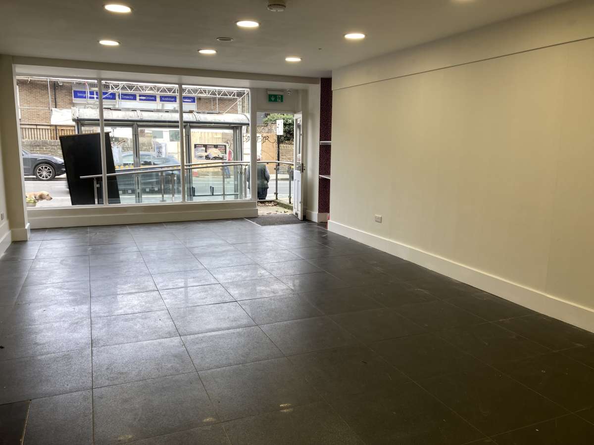 Retail/Shop in Sheffield - photo 3