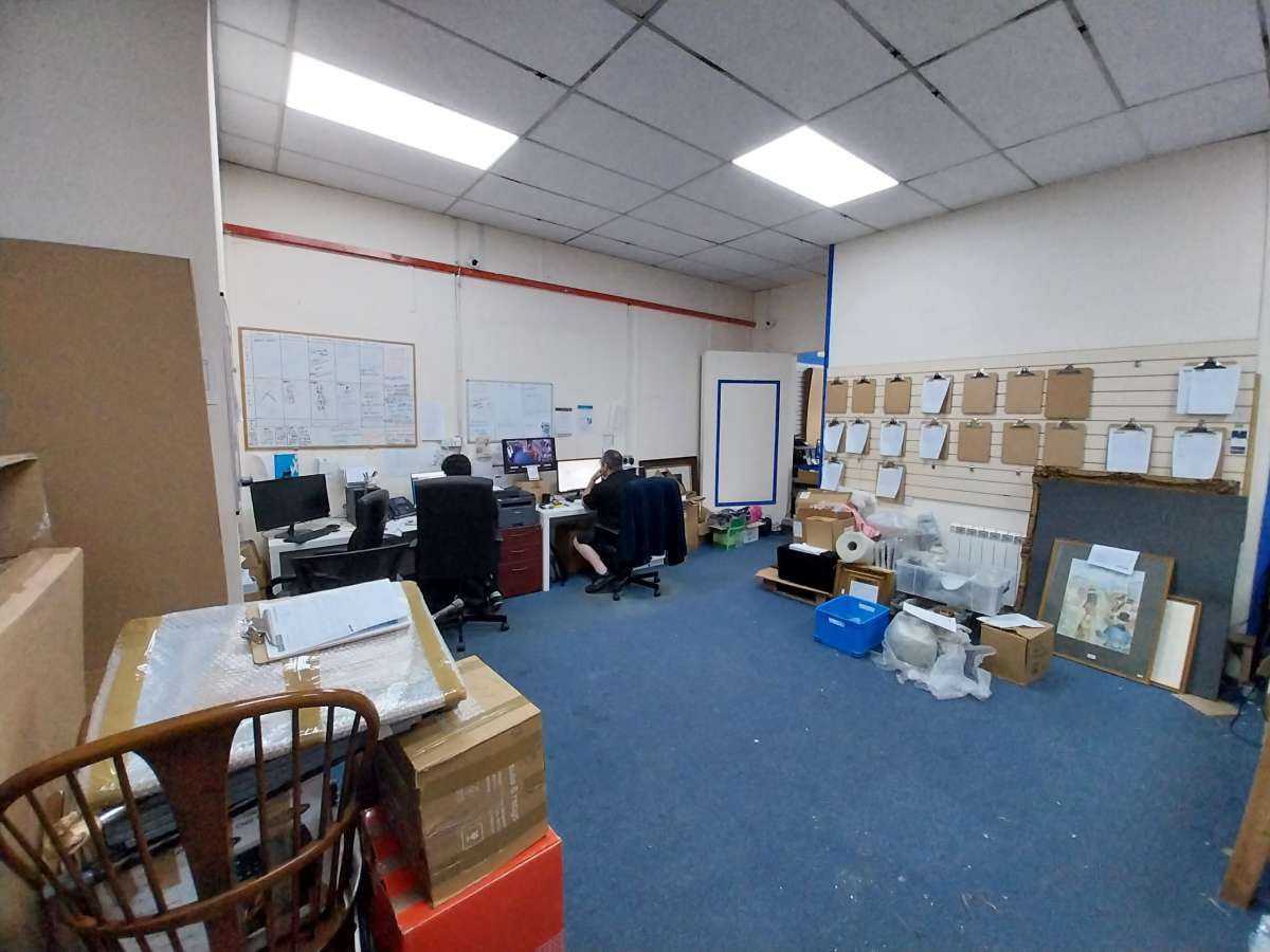 Retail/Shop in Lincoln - photo 4