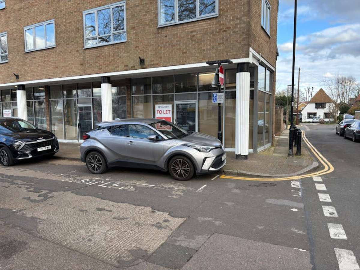 Retail/Shop in Shepperton - photo 2