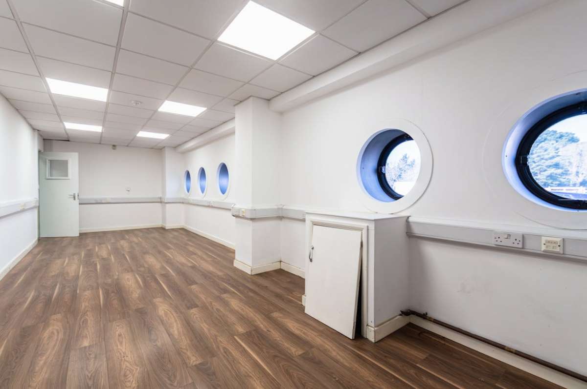 Retail/Shop in Poole - photo 3