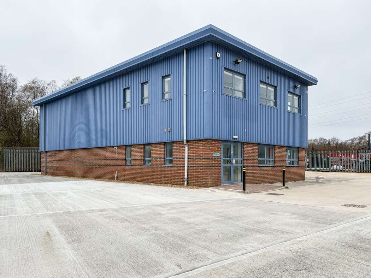 Retail/Shop in Wimborne - photo 3