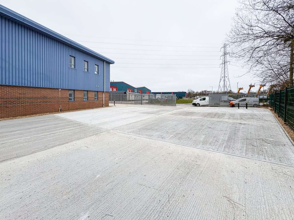 Retail/Shop in Wimborne - photo 4