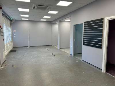 Retail/Shop in Bonnyrigg - photo 2