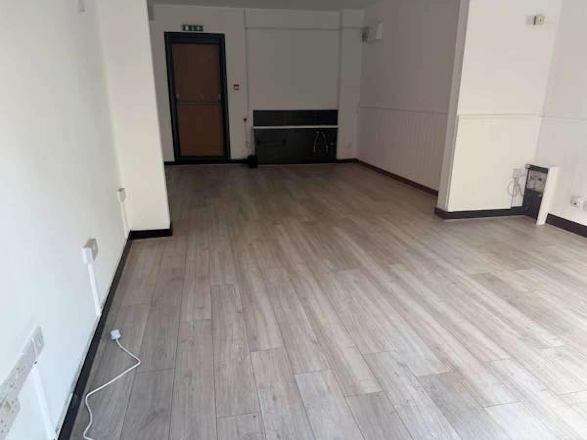 Retail/Shop in Bedford - photo 2