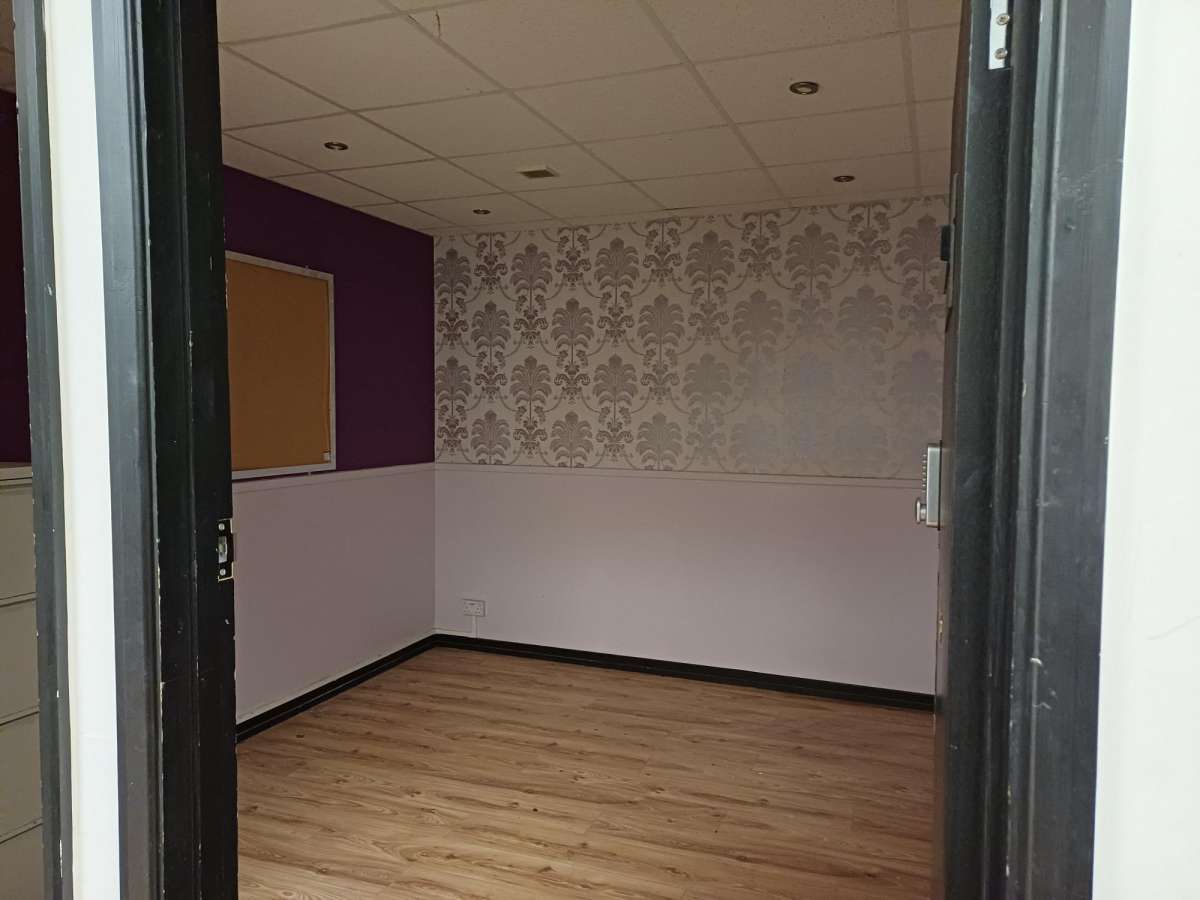 Retail/Shop in Kettering - photo 4