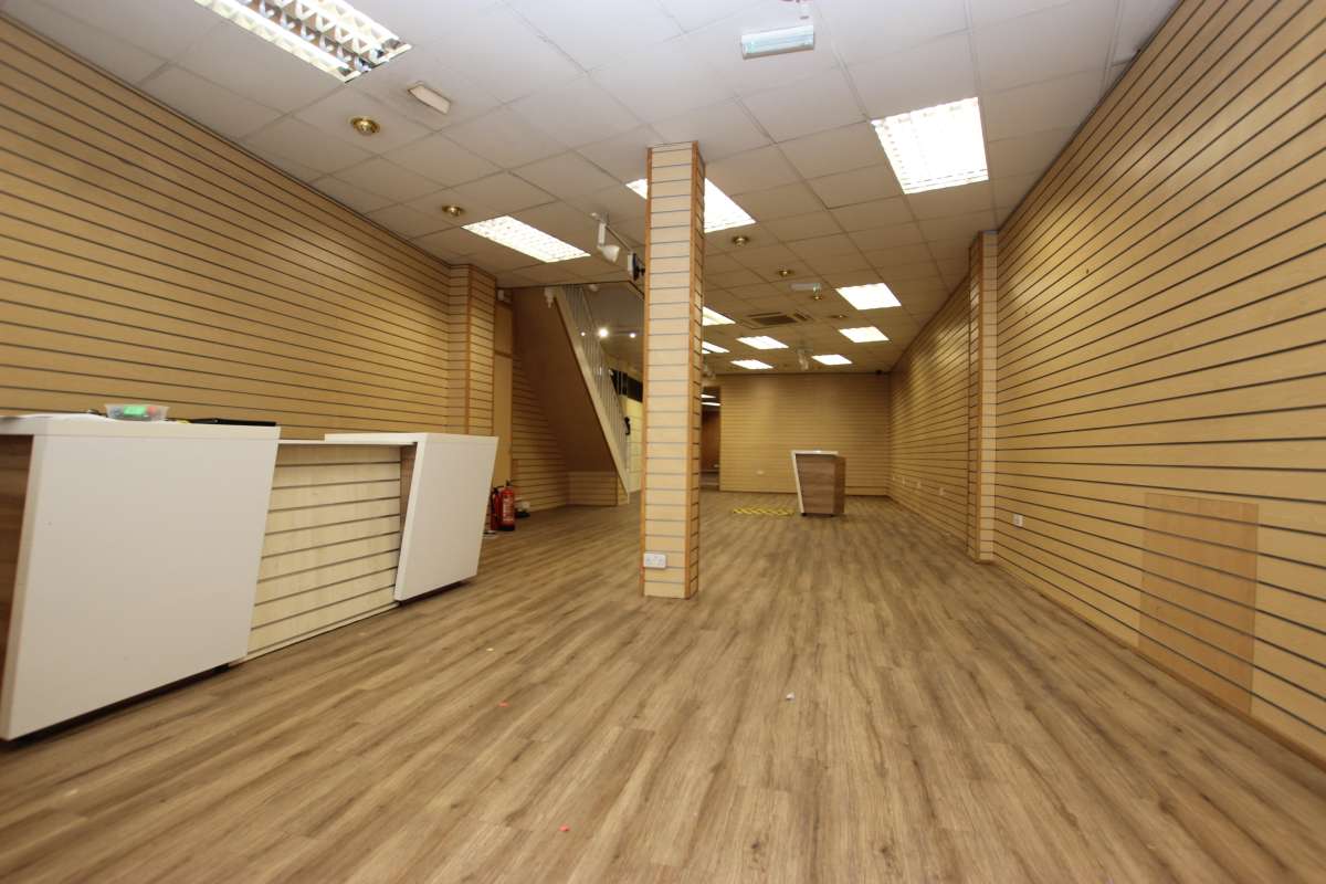 Retail/Shop in Lincoln - photo 2