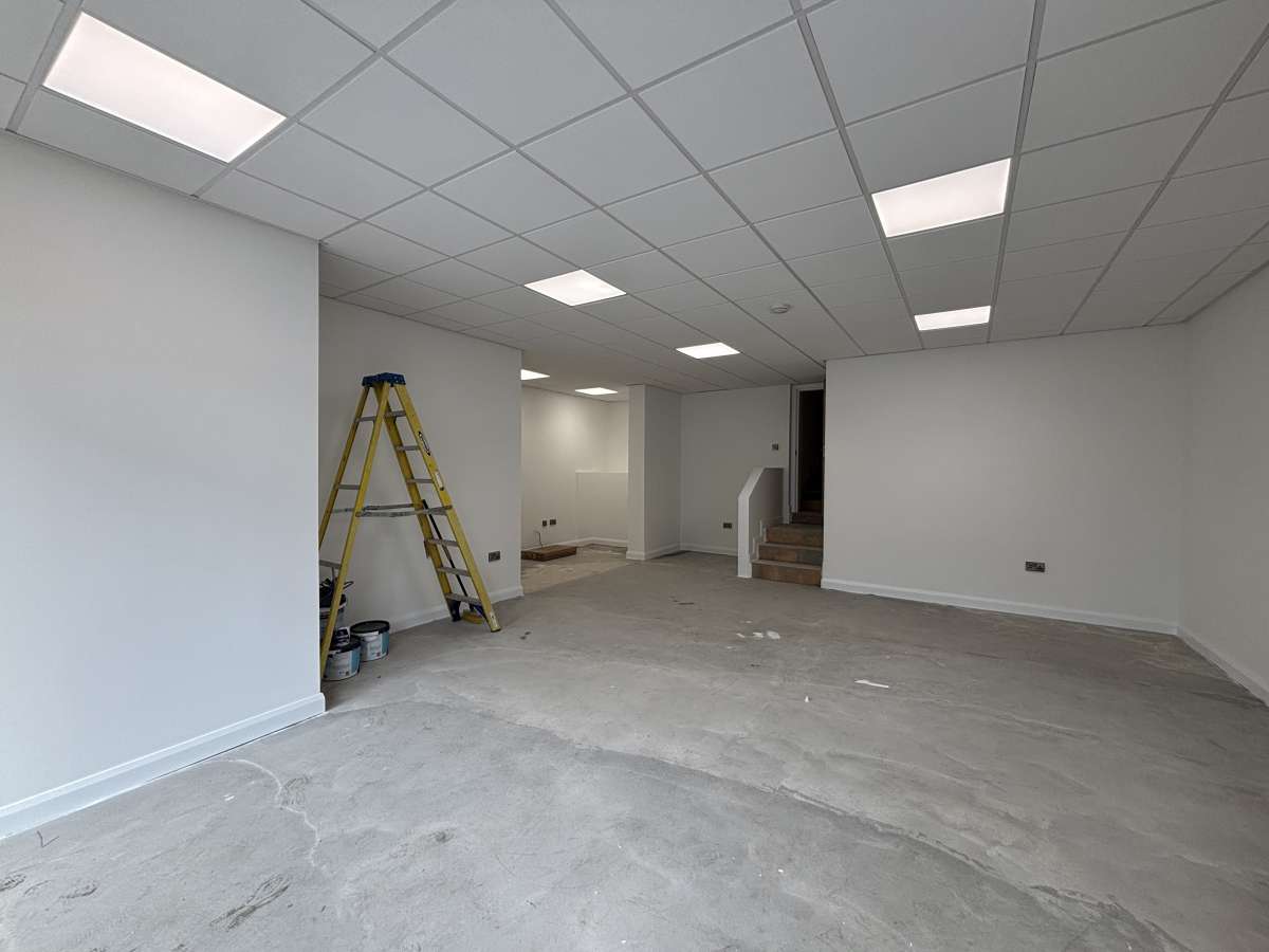 Retail/Shop in Sowerby Bridge - photo 4