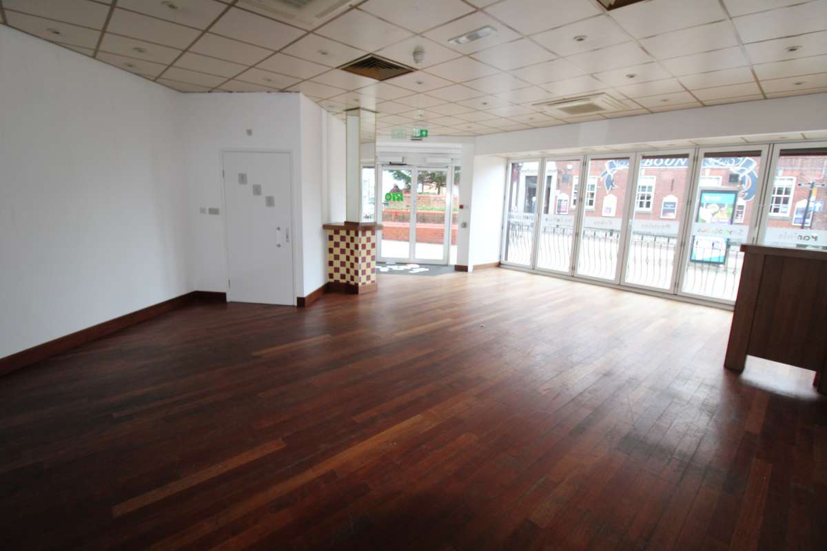 Retail/Shop in Hinckley - photo 2