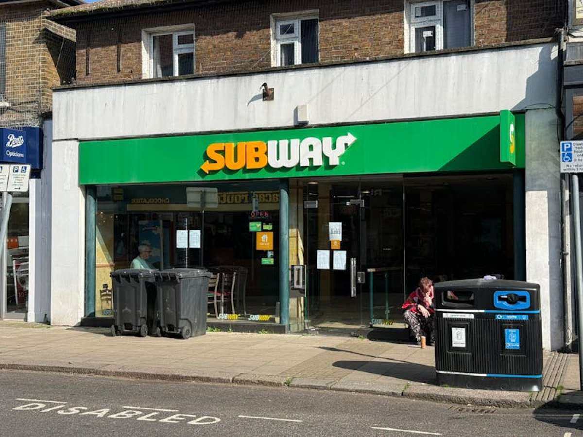 Retail/Shop To Let, Walton-on-Thames
